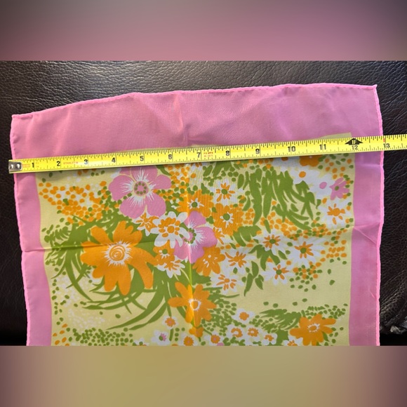 Vintage 1960s Floral Spring Pastel Scarf Hand Rolled made in Japan - Picture 9 of 12
